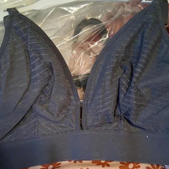 All.You.Lively Charcoal Bralette - Picture 4 of 6